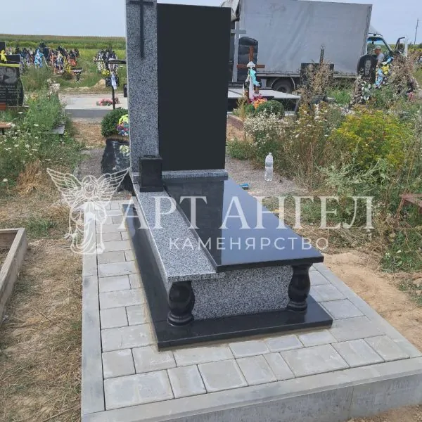 Одинарний пам'ятник 8