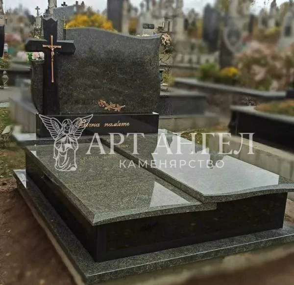 Подвійний пам'ятник 19