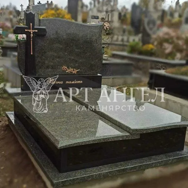 Подвійний пам'ятник 19