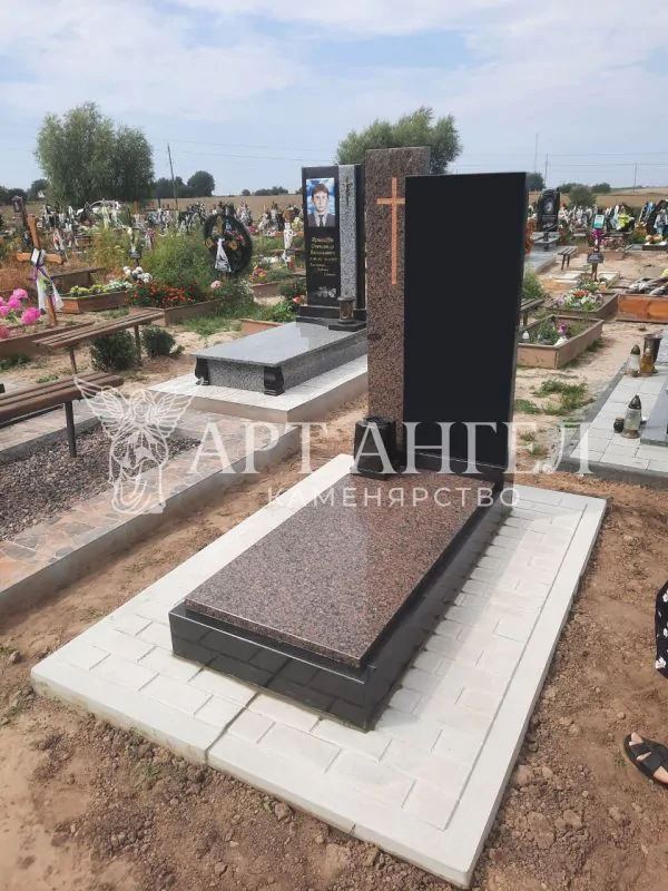 Одинарний пам'ятник 6