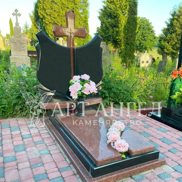 Подвійний пам'ятник 8