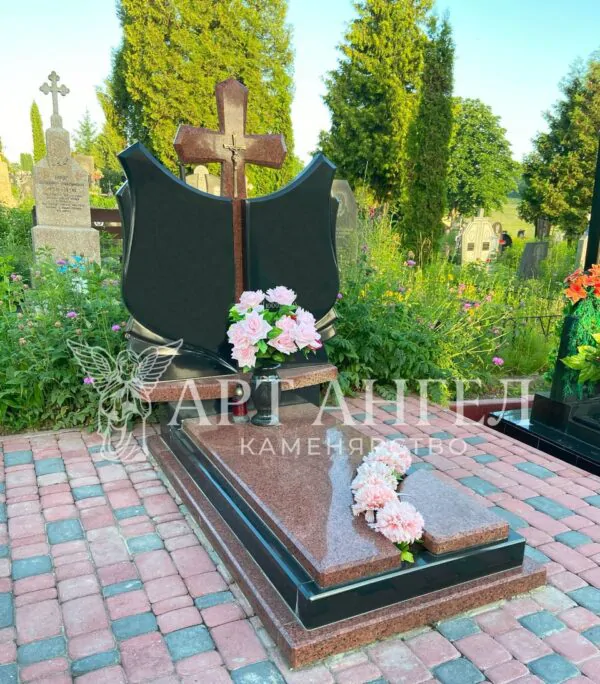 Подвійний пам'ятник 8