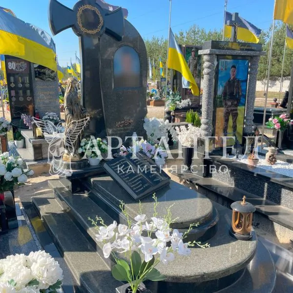 Військовий пам'ятник 24