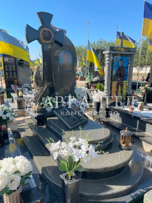 Військовий пам'ятник 24