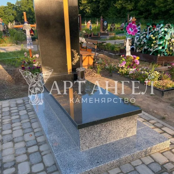 Одинарний пам'ятник 15