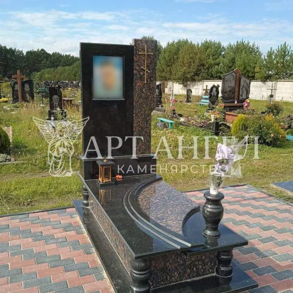 Одинарний пам'ятник 13