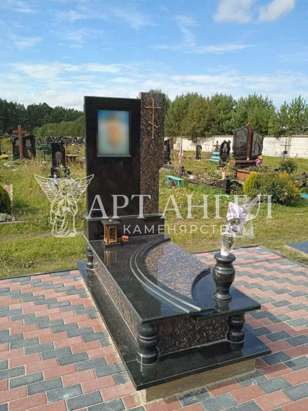 Одинарний пам'ятник 13