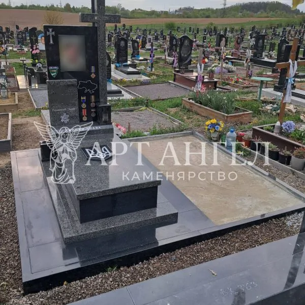 Військовий пам'ятник 40