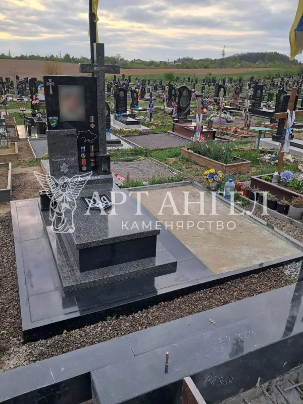 Військовий пам'ятник 40