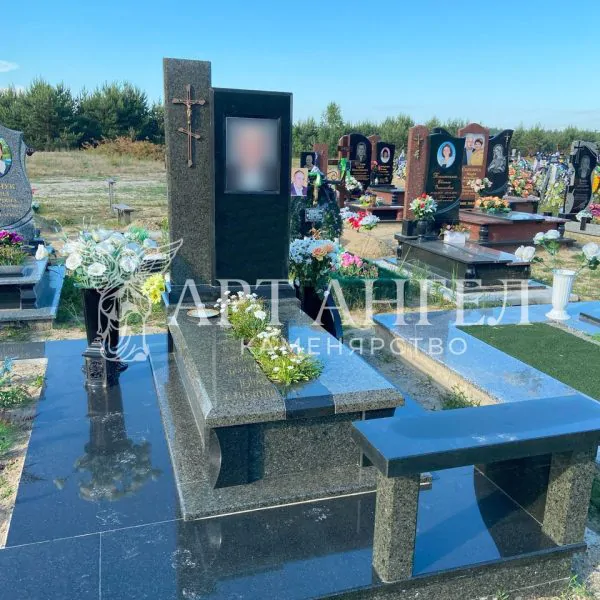 Одинарний пам'ятник 19