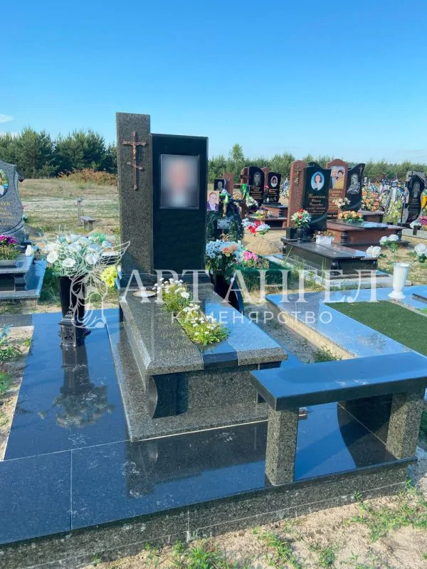 Одинарний пам'ятник 19