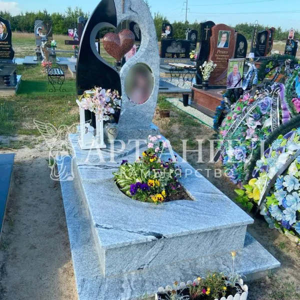 Одинарний пам'ятник 35