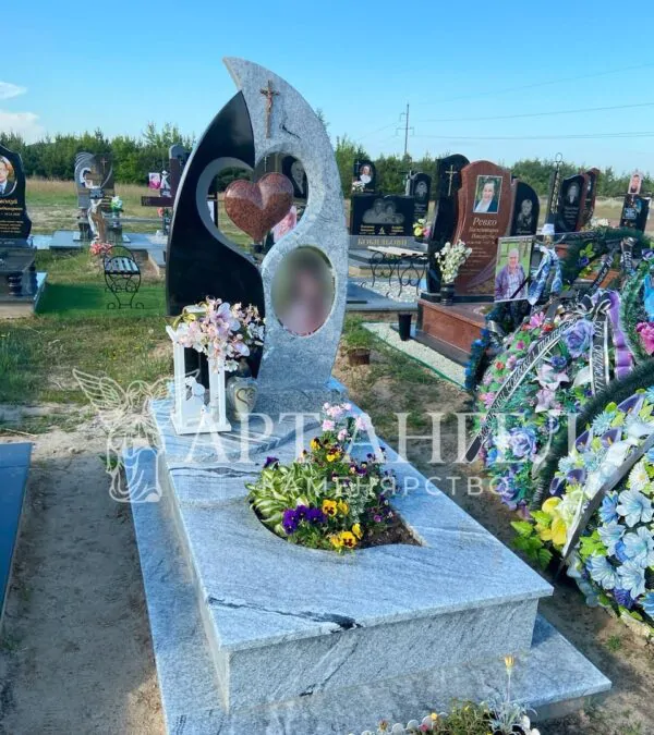 Одинарний пам'ятник 35