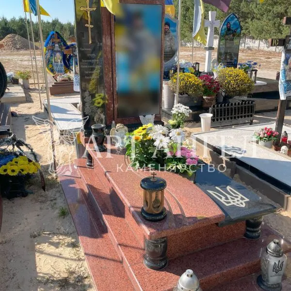 Військовий пам'ятник 29