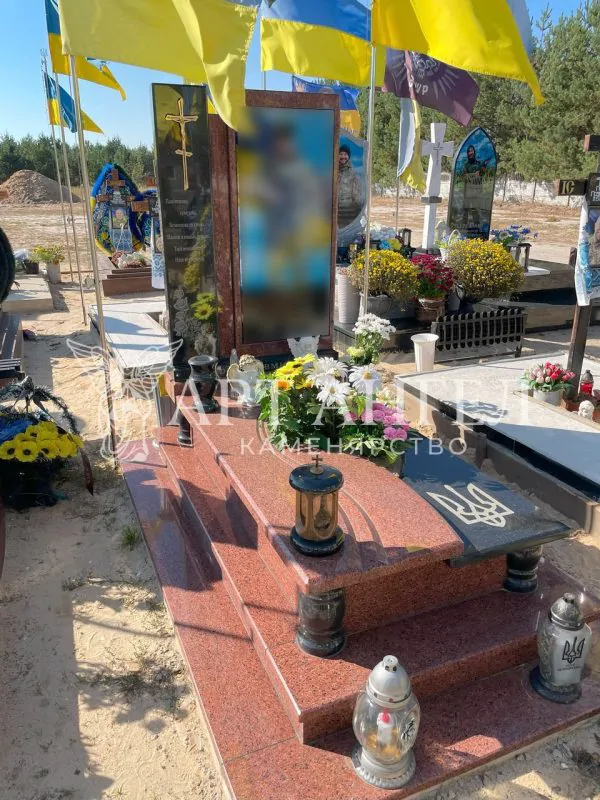 Військовий пам'ятник 29