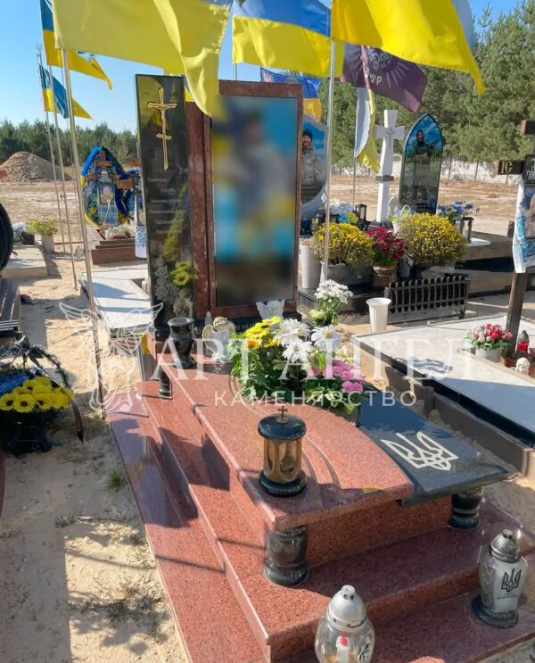 Військовий пам'ятник 29