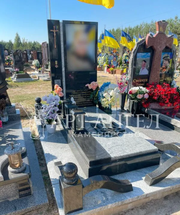 Військовий пам'ятник 36