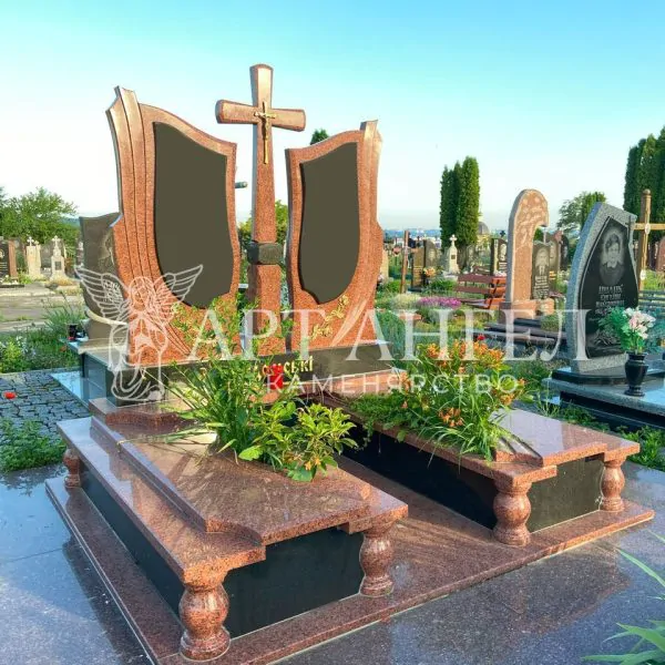 Подвійний пам'ятник 28