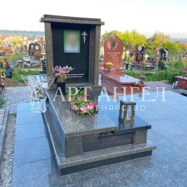 Одинарний пам'ятник 26