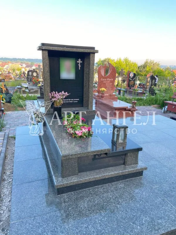Одинарний пам'ятник 26