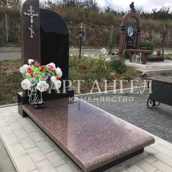 Одинарний пам'ятник 11