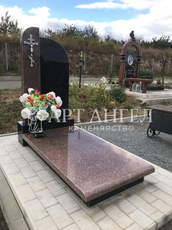Одинарний пам'ятник 11