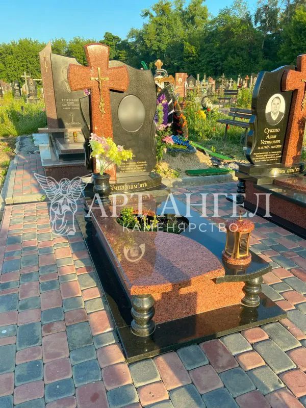 Одинарний пам'ятник 32