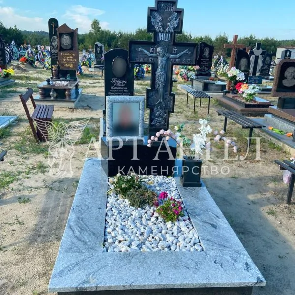 Одинарний пам'ятник 24