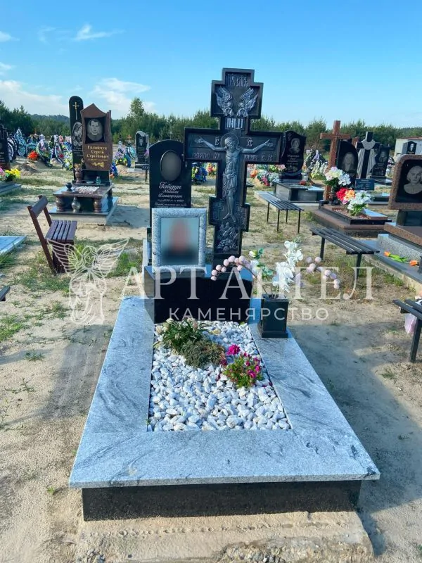 Одинарний пам'ятник 24