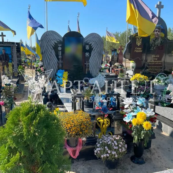 Військовий пам'ятник 25