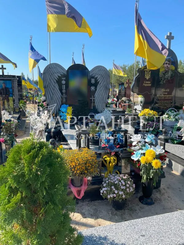 Військовий пам'ятник 25