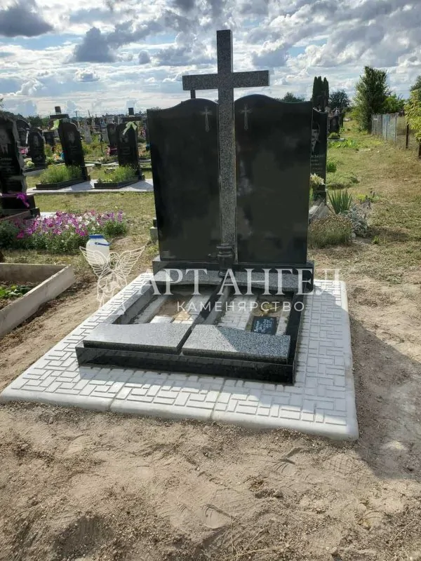 Подвійний пам'ятник 4