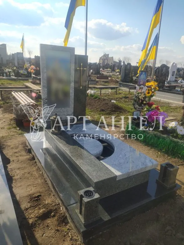 Військовий пам'ятник 20