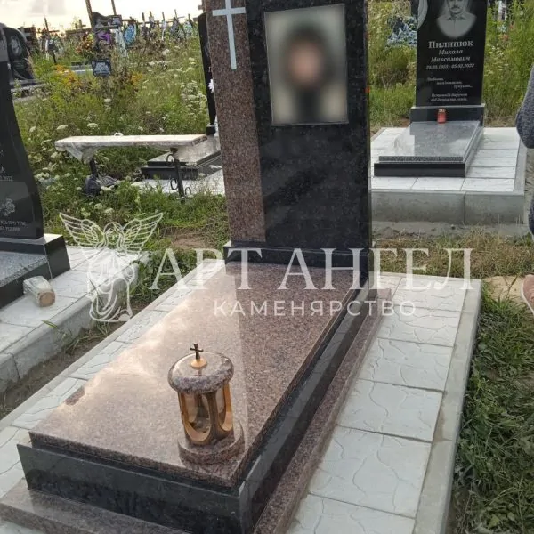 Одинарний пам'ятник 5