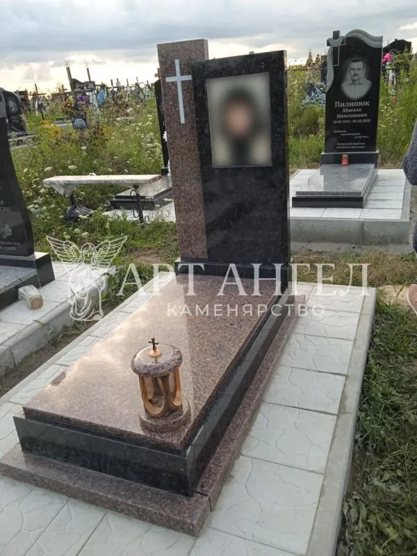 Одинарний пам'ятник 5