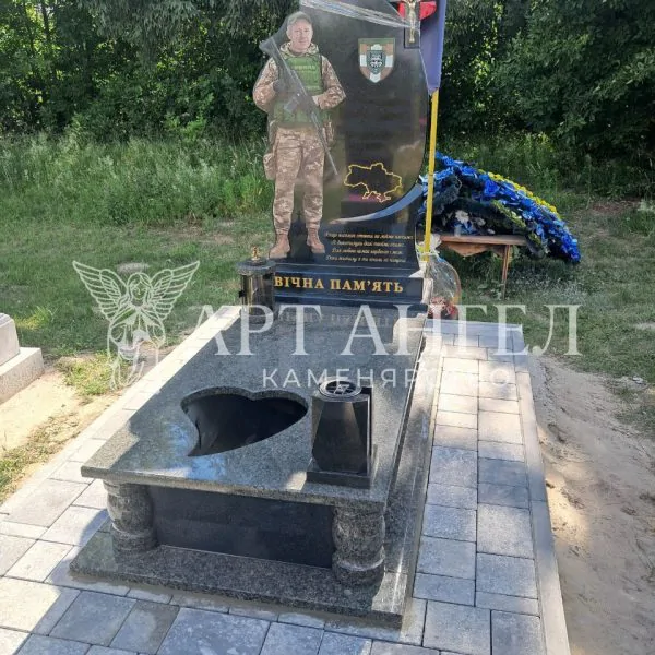 Військовий пам'ятник 22