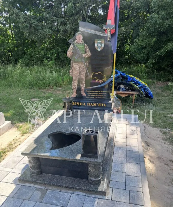 Військовий пам'ятник 22