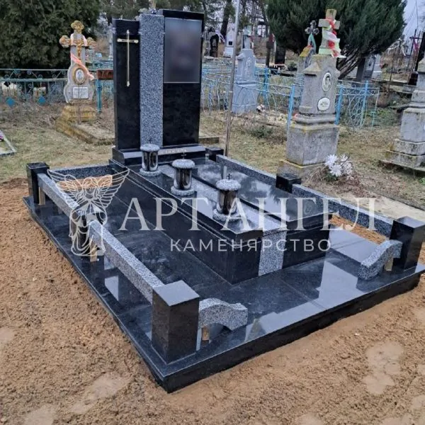 Військовий пам'ятник 15
