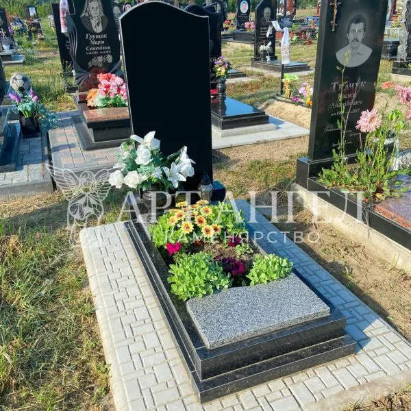 Одинарний пам'ятник 10