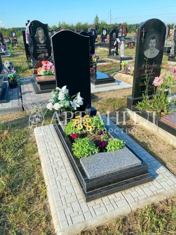 Одинарний пам'ятник 10