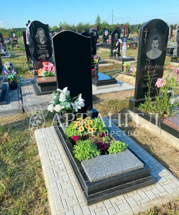 Одинарний пам'ятник 10