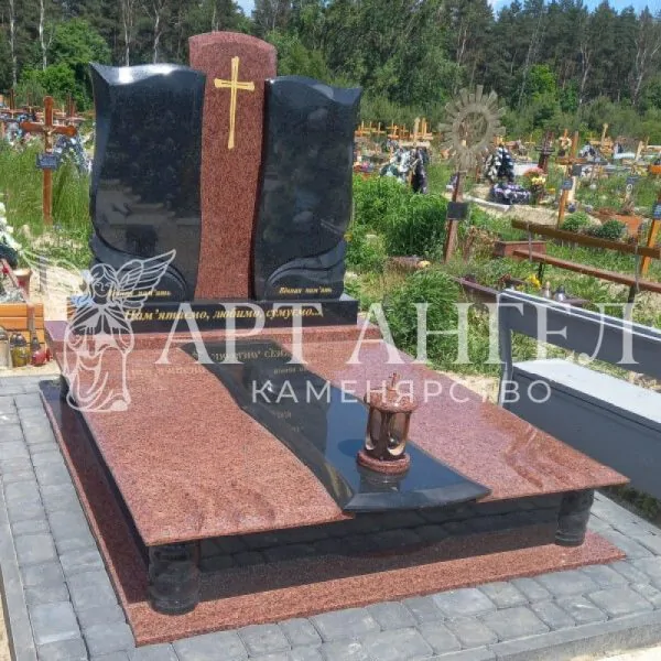 Подвійний пам'ятник 22