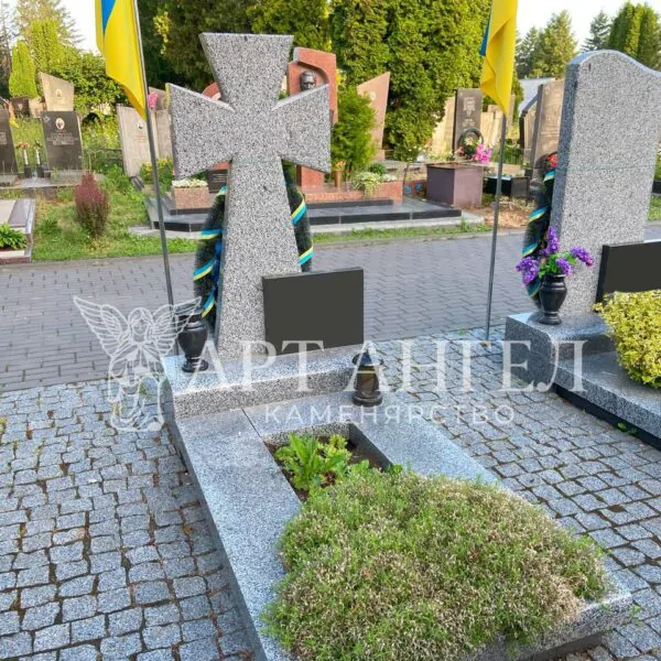 Військовий пам'ятник 26