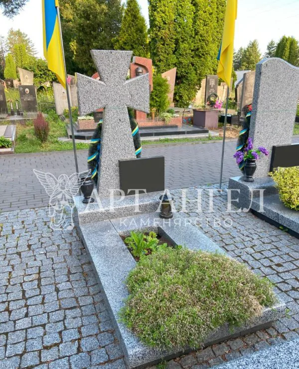Військовий пам'ятник 26