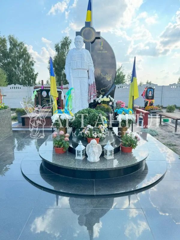 Військовий пам'ятник 23