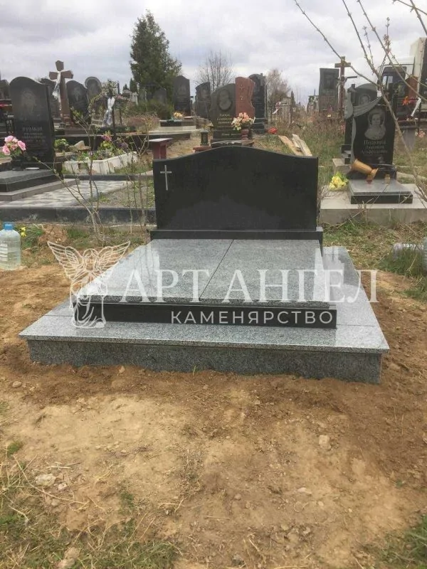 Подвійний пам'ятник 1
