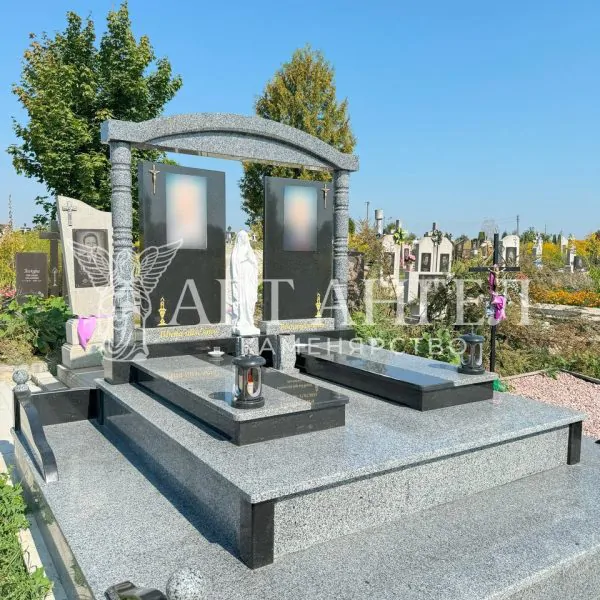 Подвійний пам'ятник 27