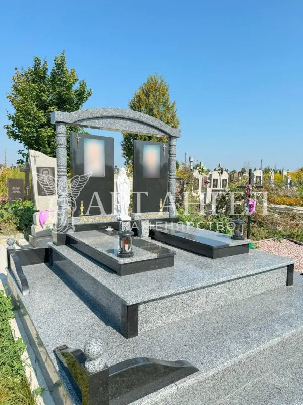Подвійний пам'ятник 27