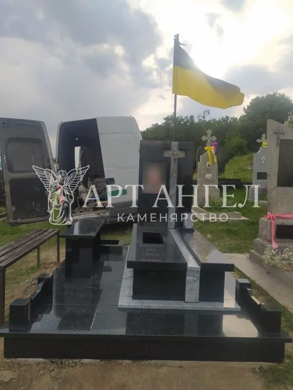 Військовий пам'ятник 19