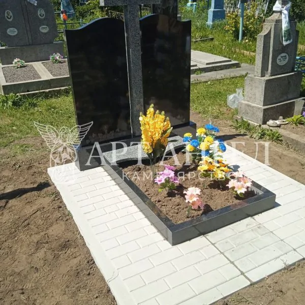 Подвійний пам'ятник 3